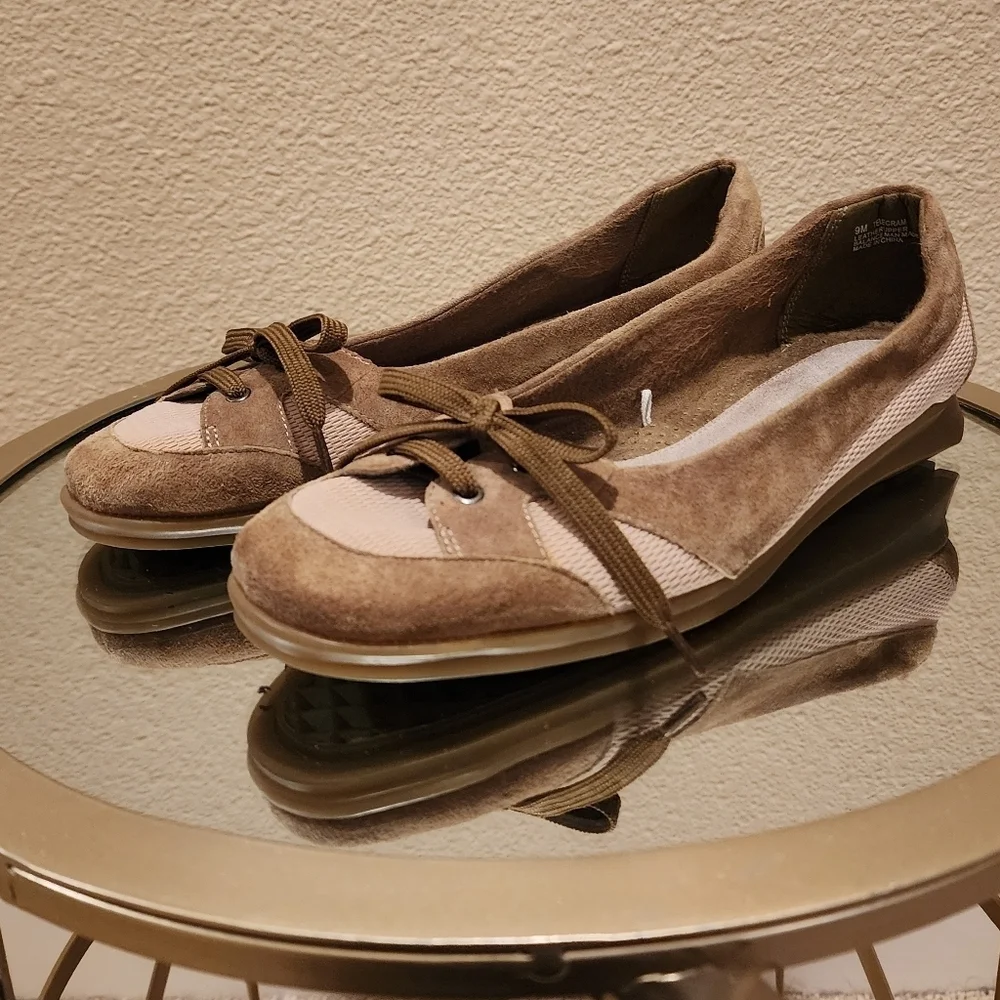 Aerosoles Light Green ๐ Telegram Suede Leather Flats Size 9 - Picture 1 of 6